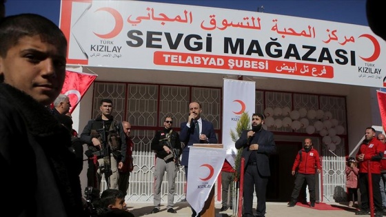 Türk Kızılay'dan Tel Abyad'a 'Sevgi Mağazası'