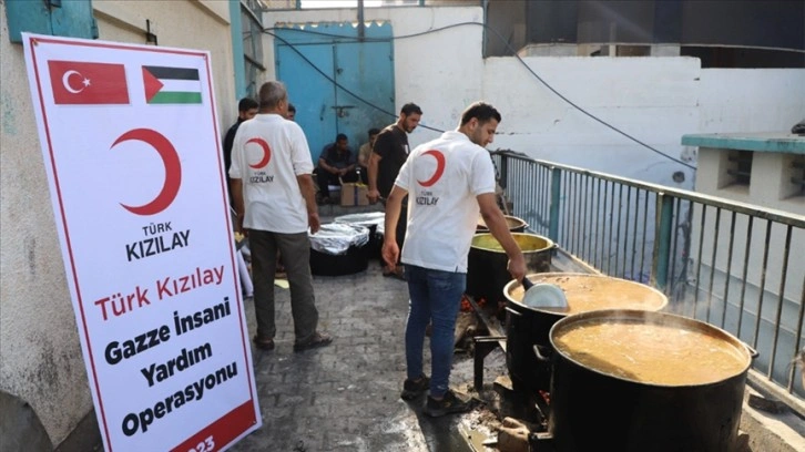 Türk Kızılay Gazzeli sivillere gıda ve sıcak yemek dağıtımını sürdürüyor