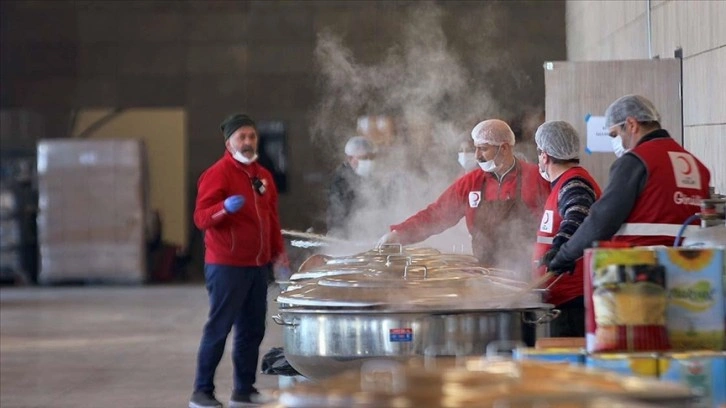 Türk Kızılay, Kahramanmaraş'ta depremzedelerin sıcak yemek ihtiyacını karşılıyor