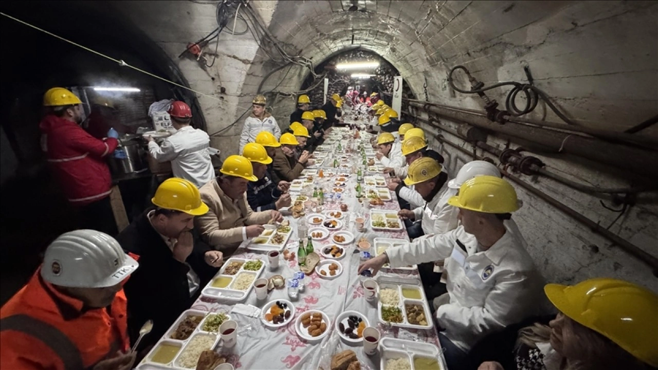 Türk Kızılay, Zonguldak'ta madencilerle iftar yaptı