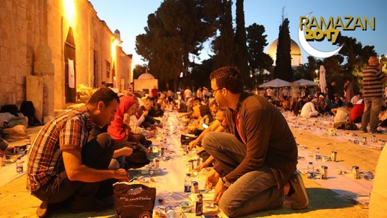 Türk Kızılayı Mescid-i Aksa’da iftar verdi