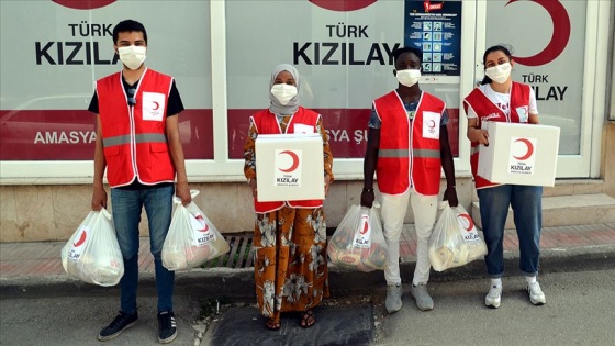 Türk Kızılayın Afrikalı gönüllüleri Amasya'da ihtiyaç sahiplerine yardımda görev alıyor