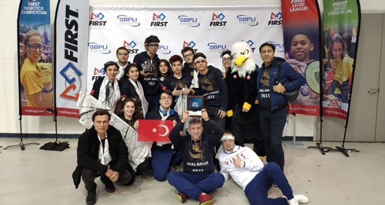 Türk lise öğrencileri New York’ta iki önemli başarıya imza attı