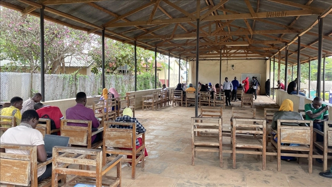 Türk öğrenciler Uganda'da hem İngilizce öğreniyor hem Afrika'yı tanıyor