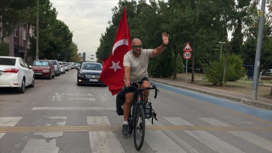 Türk tarihini ve kültürünü tanıtmak için Köln'den bisikletiyle yola çıkan Pak Kocaeli'ye ulaştı