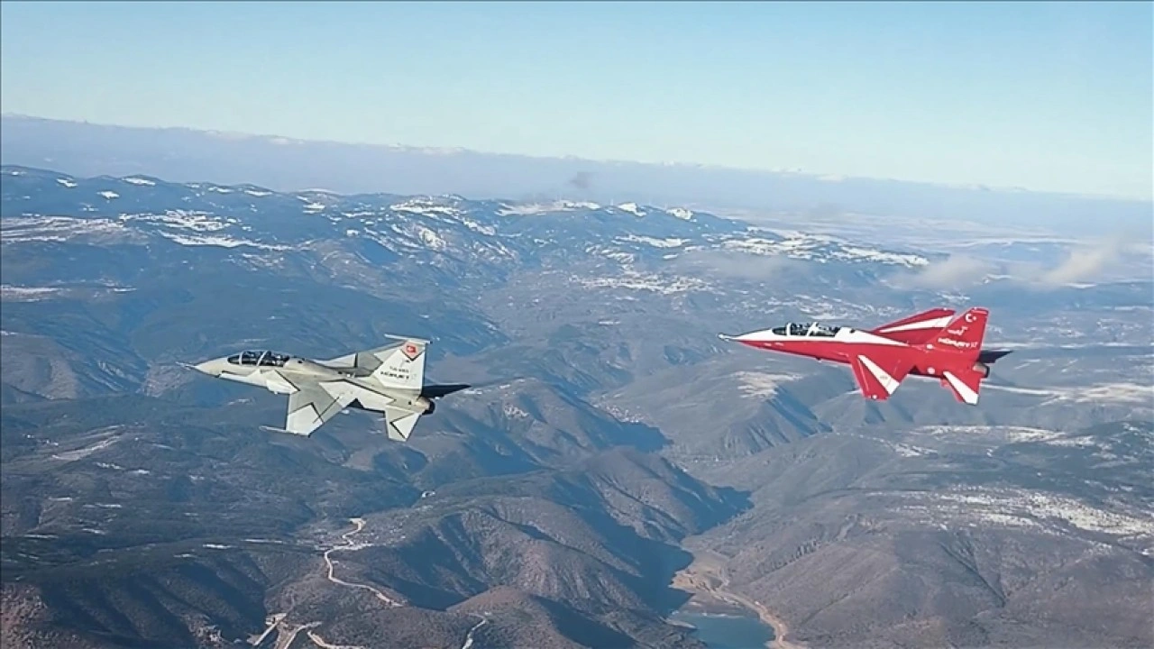 Türk ve İspanyol Hava Kuvvetleri komutanları 2 HÜRJET ile kol uçuşu yaptı