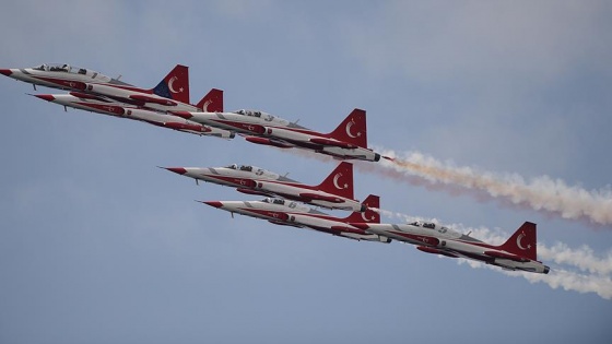 Türk Yıldızları Maçka şehitleri anısına uçtu