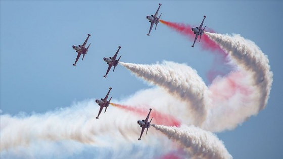 Türk Yıldızları'ndan 23 Nisan ve TBMM'nin açılışının 100. yılına özel gösteri