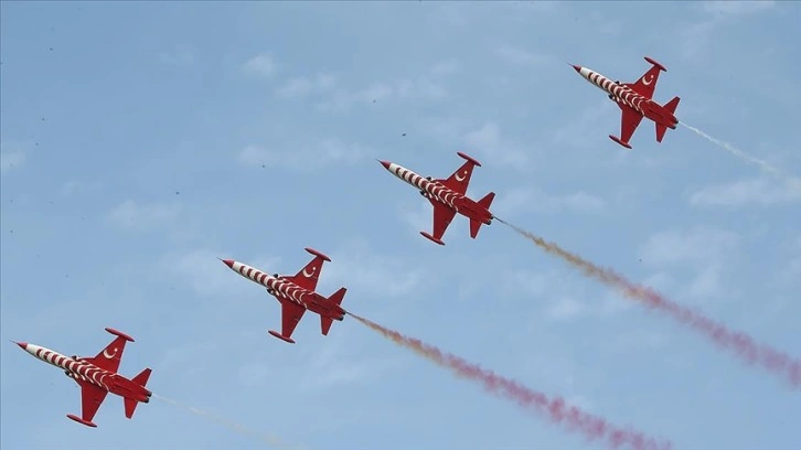 Türk Yıldızları, Şanlıurfa'da gösteri uçuşu yaptı