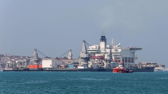 TürkAkım&#039;da boru döşeyecek gemi İstanbul&#039;dan geçti