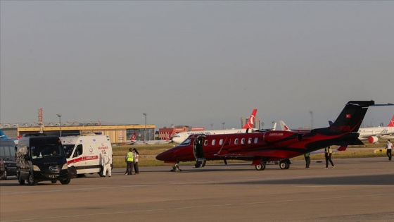 Türkiye'de tedavi olmak isteyen hasta ambulans uçakla Bakü'den İstanbul'a getirildi