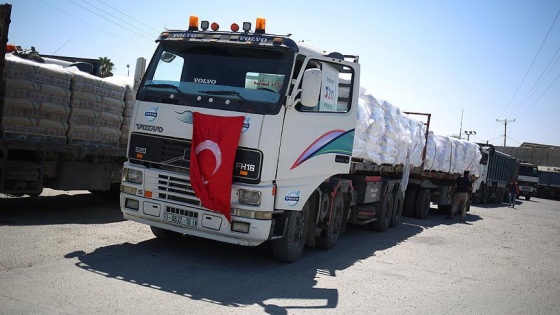 Türkiye'den gönderilen yardımları taşıyan tırlar Gazze'ye ulaştı