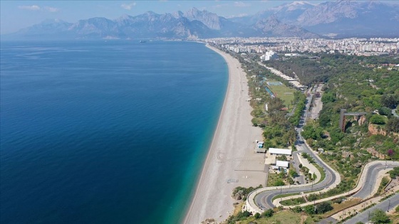 Türkiye'den vazgeçemeyen turistler rezervasyonlarını iptal etmek yerine öteledi