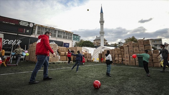 Türkiye depremzedelere evlerinin yokluğunu hissettirmemeye çalışıyor