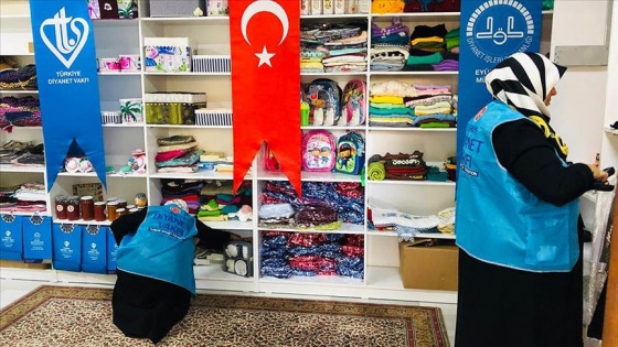 Türkiye Diyanet Vakfı 'Hayır Market'lerle ihtiyaç sahiplerine yardım dağıtıyor