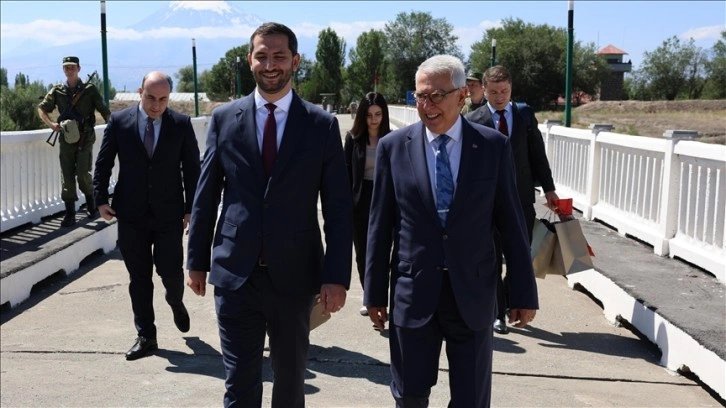 Türkiye-Ermenistan Özel Temsilcileri Kılıç ve Rubinyan sınırda bir araya geldi