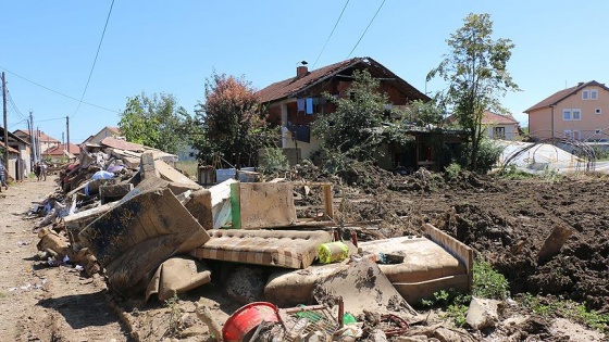 Türkiye Makedonyalı selzedeleri yalnız bırakmadı