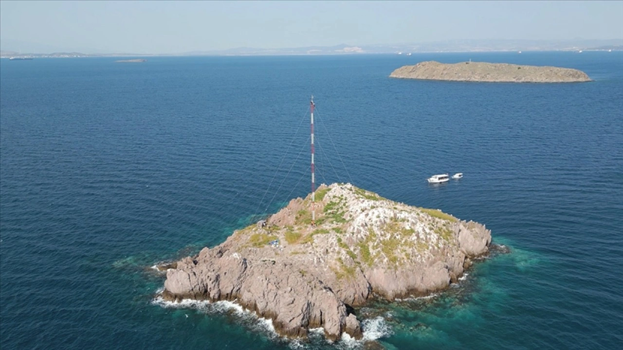 Türkiye'nin ilk deniz üstü rüzgar ölçüm direği İzmir açıklarının enerji potansiyelini ölçtü