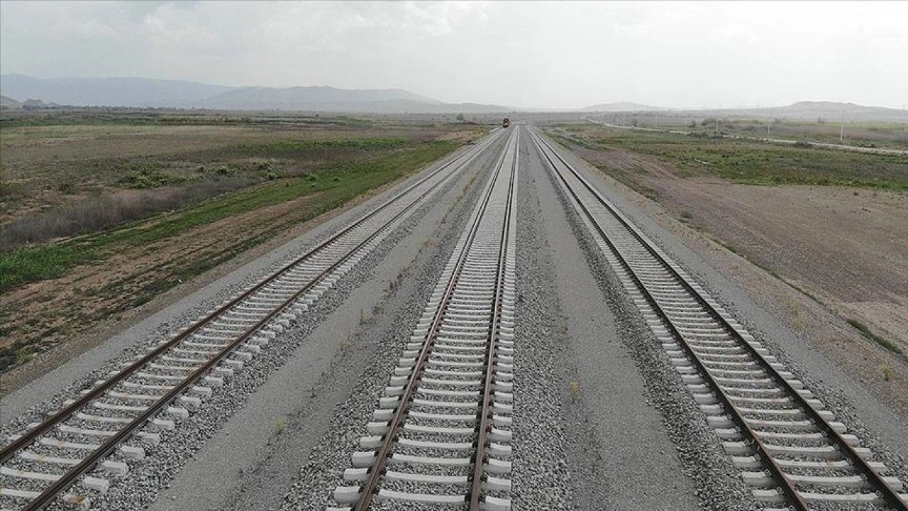 Türkiye'nin Orta Koridor'daki demir yolu projeleri için ihale ilanına çıkıldı