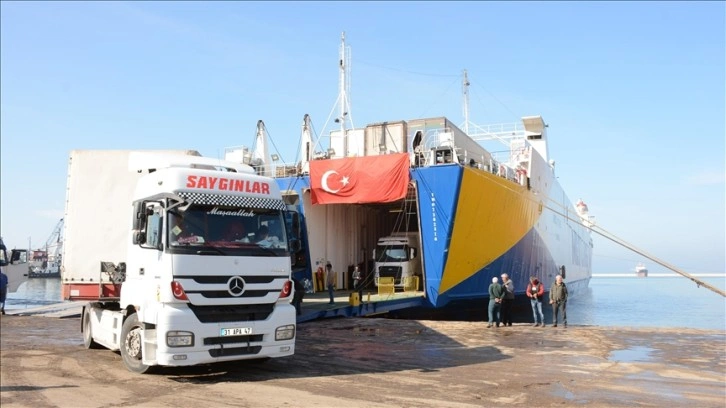 Türkiye'nin Lübnan'a gönderdiği 1023 tonluk insani yardım gemisi Trablusşam'a ulaştı