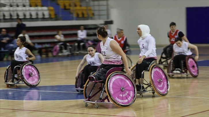 Türkiye'nin tek tekerlekli sandalye kadın basketbol takımı: Lotus Engelliler