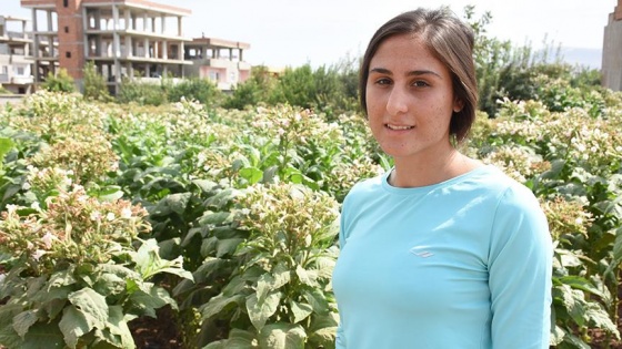 Tütün tarlasında koşarak dünya beşincisi oldu