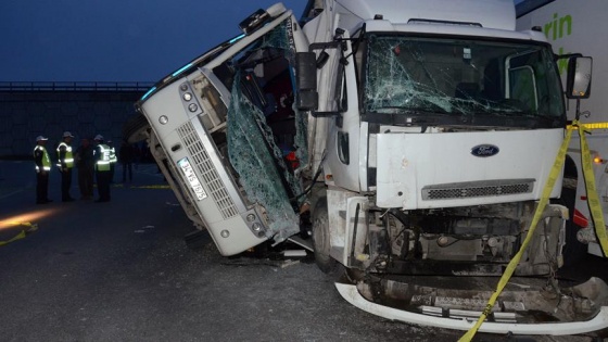 Tuzla'da trafik kazası: 4'ü ağır 27 yaralı