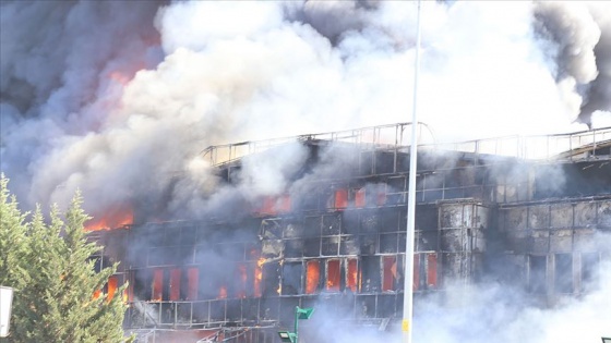 Tuzla'daki fabrika yangını kısmen kontrol altına alındı