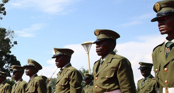 Uganda'da ordu parlamentoyu bastı