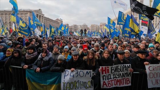 Ukrayna'daki protestolarda Zelenskiy'e 'kırmızı çizgi' hatırlatması