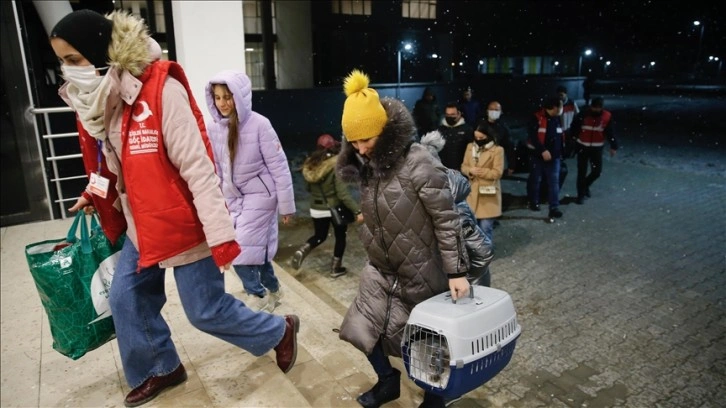 Ukrayna'dan tahliye edilen Kırım Türkleri Eskişehir'e geldi