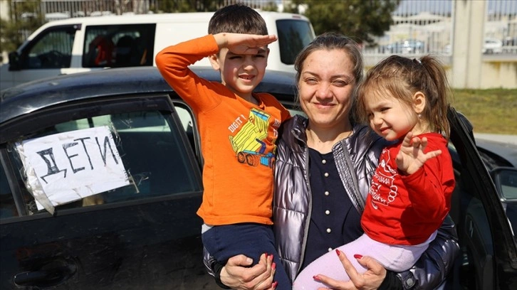 Ukraynalı gelin ailesini görmek için gittiği Primorsk'ta savaşın ortasında kaldı