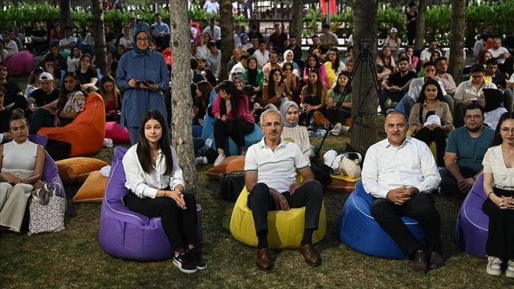 Ulaştırma ve Altyapı Bakanı Abdulkadir Uraloğlu, stajyer öğrencilerle buluştu