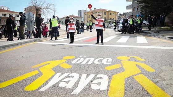 Ülke genelinde 'Yaya Önceliği Kırmızı Çizgimizdir' etkinliği düzenlendi