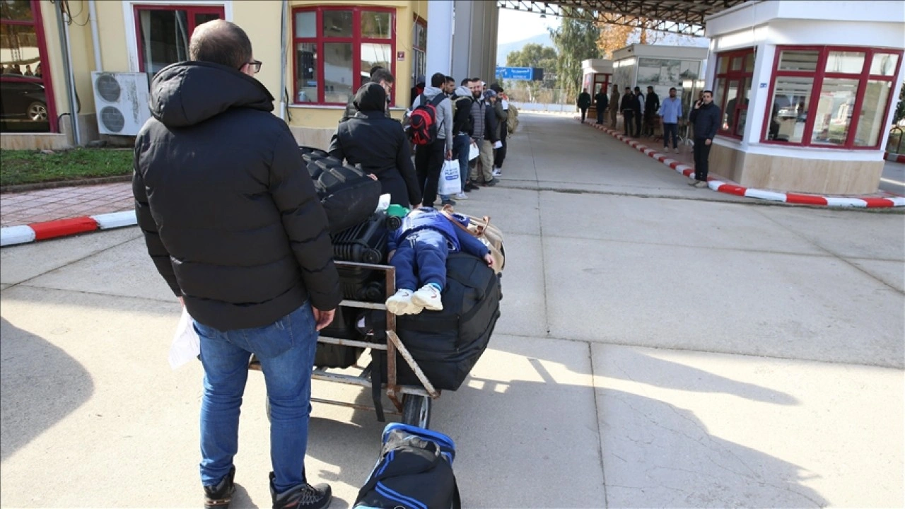 Ülkelerine dönen Suriyeliler için Hatay'daki Yayladağı Sınır Kapısı da açıldı