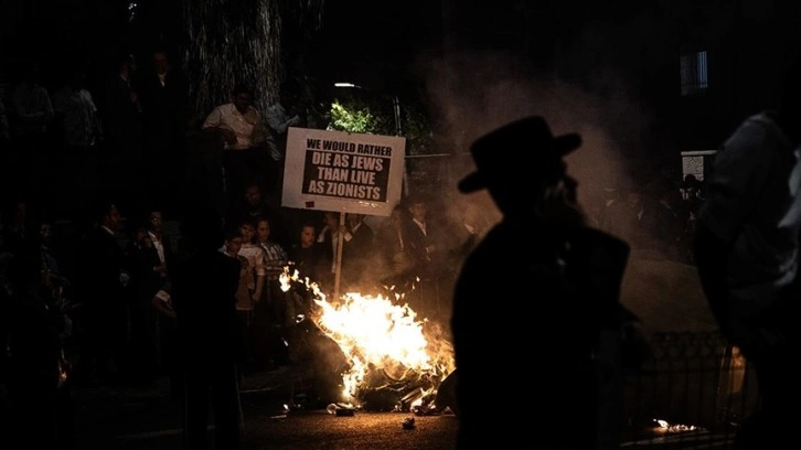 Ultra Ortodoks Yahudiler, zorunlu askerliğe karşı protestoda İsrail polisi ile çatıştı