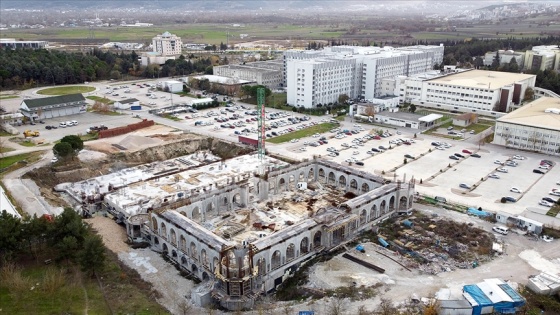 Uludağ Üniversitesi yerleşkesinde cami ve külliye inşaatı yükseliyor