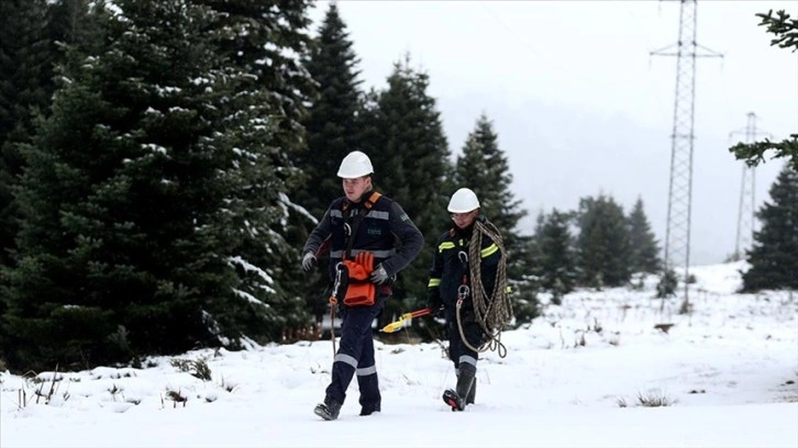 Uludağ'da kesintisiz enerji için elektrik dağıtım ekiplerinin nöbeti başladı