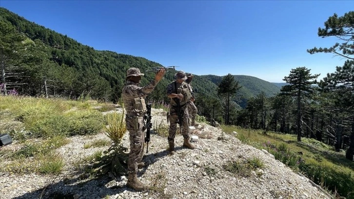 Uludağ'da orman yangınlarına karşı özel harekat ekipleri devriye geziyor