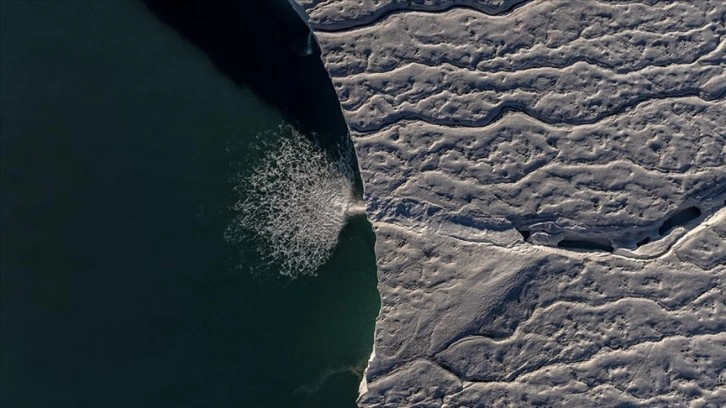 Ulusal Arktik Bilimsel Araştırma Seferi ekibi Kuzey Kutbu'ndaki deniz buzu hattına vardı