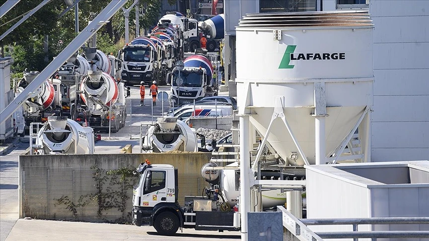 Uluslararası STK Sherpa: Fransız şirketi Lafarge'ın terör örgütü finansmanından yargılanması bir zafer