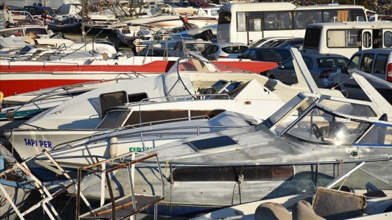 'Umuda yolculuk'ta kullanılan tekneler otoparkı doldurdu