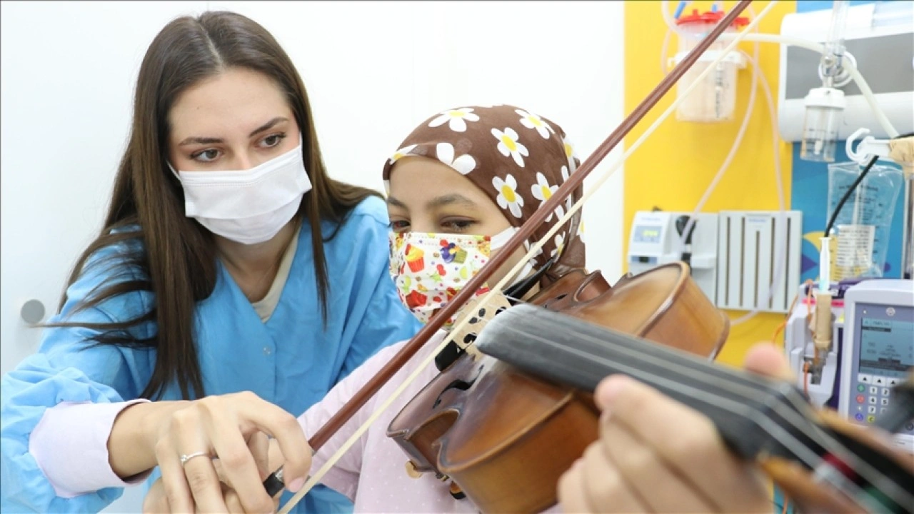 Üniversite öğrencileri kanser hastası çocukların "KANKA"sı oldu