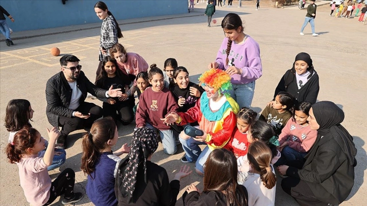 Üniversite öğrencileri projeleriyle kırsaldaki çocukların yüzünü güldürüyor