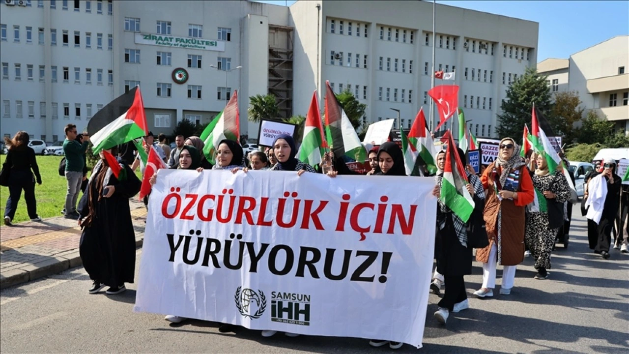 Üniversite öğrencilerinden soykırımın 1. yılında İsrail protestosu