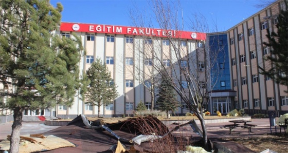 Üniversitenin çatısı uçtu: 4 yaralı