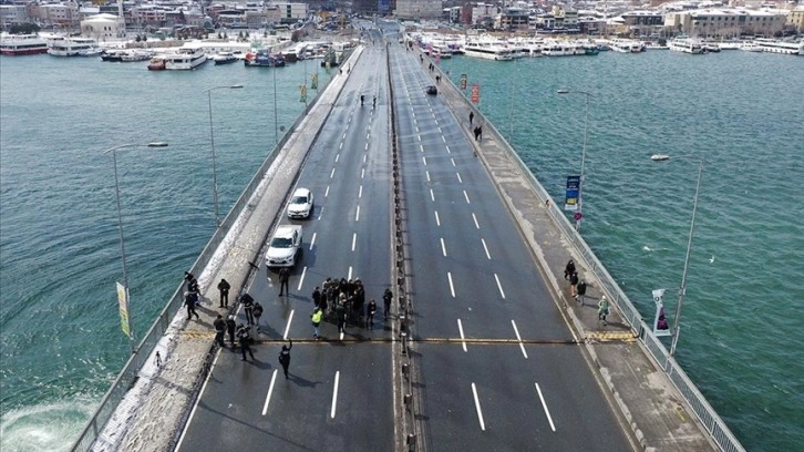 Unkapanı Köprüsü bağlantı noktasının açılması nedeniyle trafiğe kapatıldı