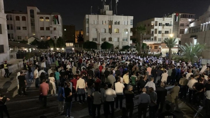Ürdünlüler, İsrail’in Gazze Şeridi’ndeki katliamlarını protesto etti