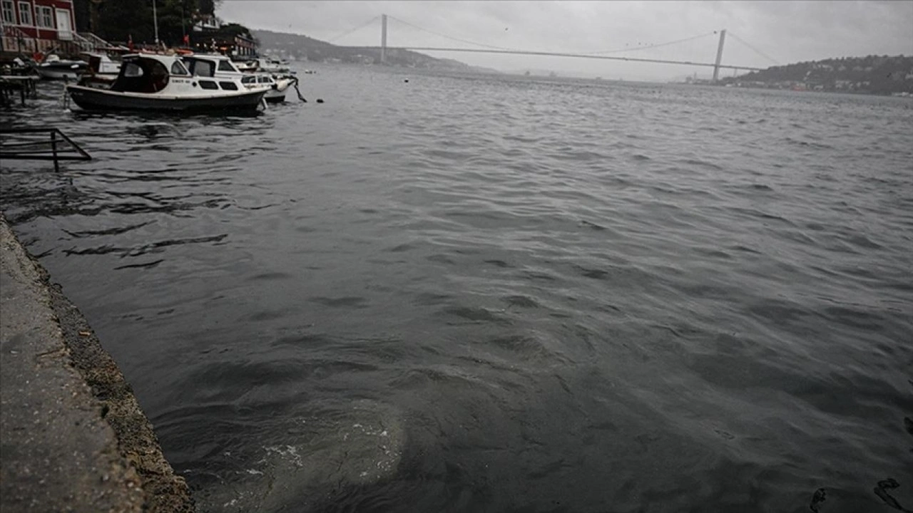 Üsküdar'da denize akan kanalizasyon suyu çevre kirliliğine neden oldu