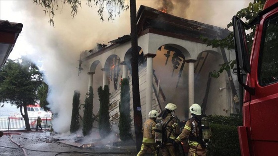 Üsküdar'da tarihi camide yangın